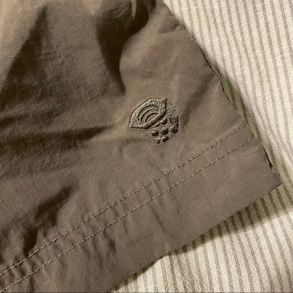 Mountain Hardwear Outdoor Adventure Nylon Shorts 2 - Picture 4 of 10